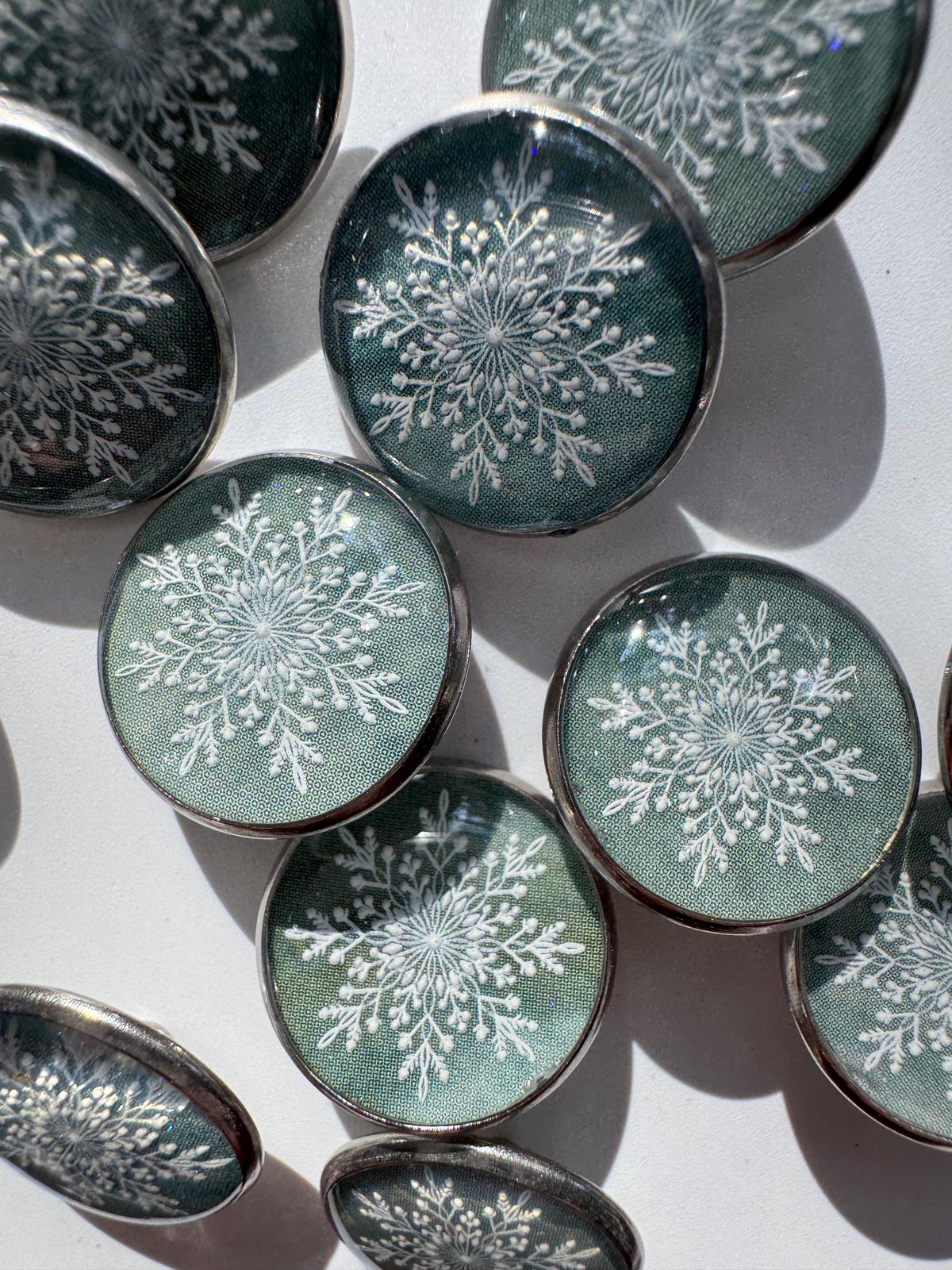 Medium Round Buttons - Lace Snowflakes  - 16mm / 5/8 inch