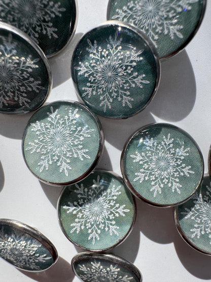 Medium Round Buttons - Lace Snowflakes  - 16mm / 5/8 inch