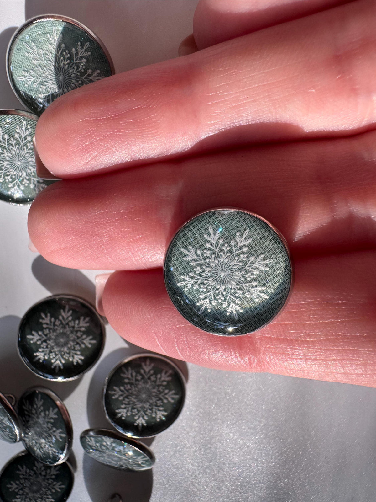 Medium Round Buttons - Lace Snowflakes  - 16mm / 5/8 inch