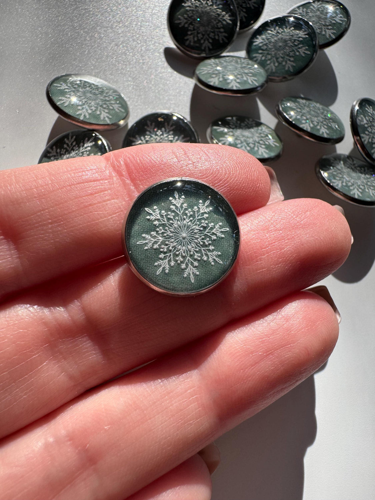 Medium Round Buttons - Lace Snowflakes  - 16mm / 5/8 inch