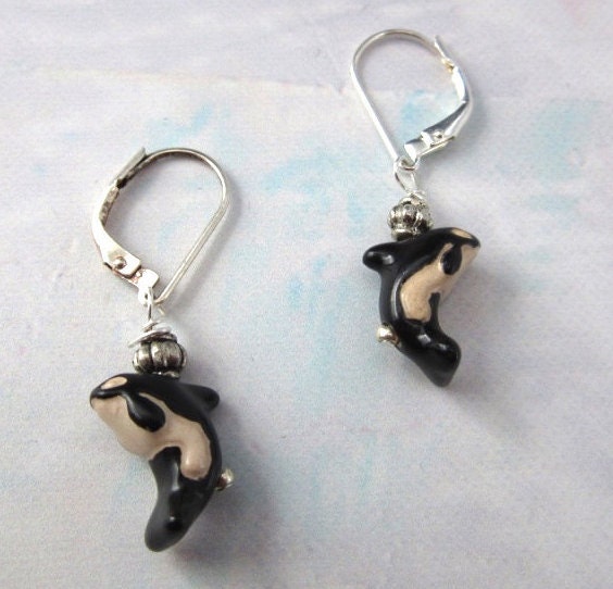 Cute Animal Earrings - Ceramic Orca Jewelry featuring small and large killer whales, ideal gift for zookeepers and ocean enthusiasts.