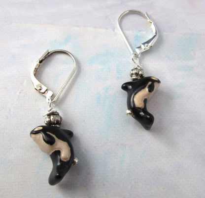 Cute Animal Earrings - Ceramic Orca Jewelry featuring small and large killer whales, ideal gift for zookeepers and ocean enthusiasts.