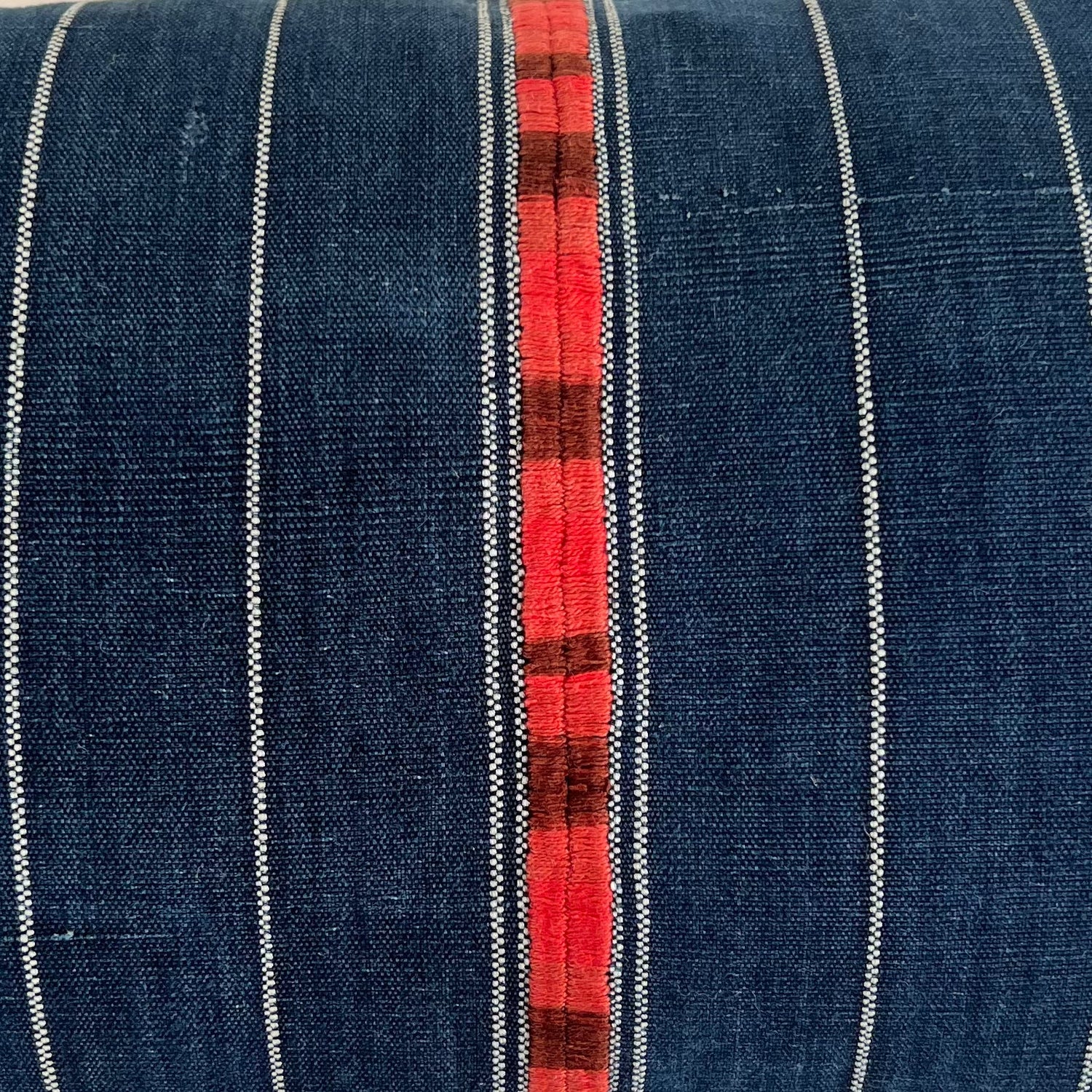 Long blue with red stripe - Intertwined