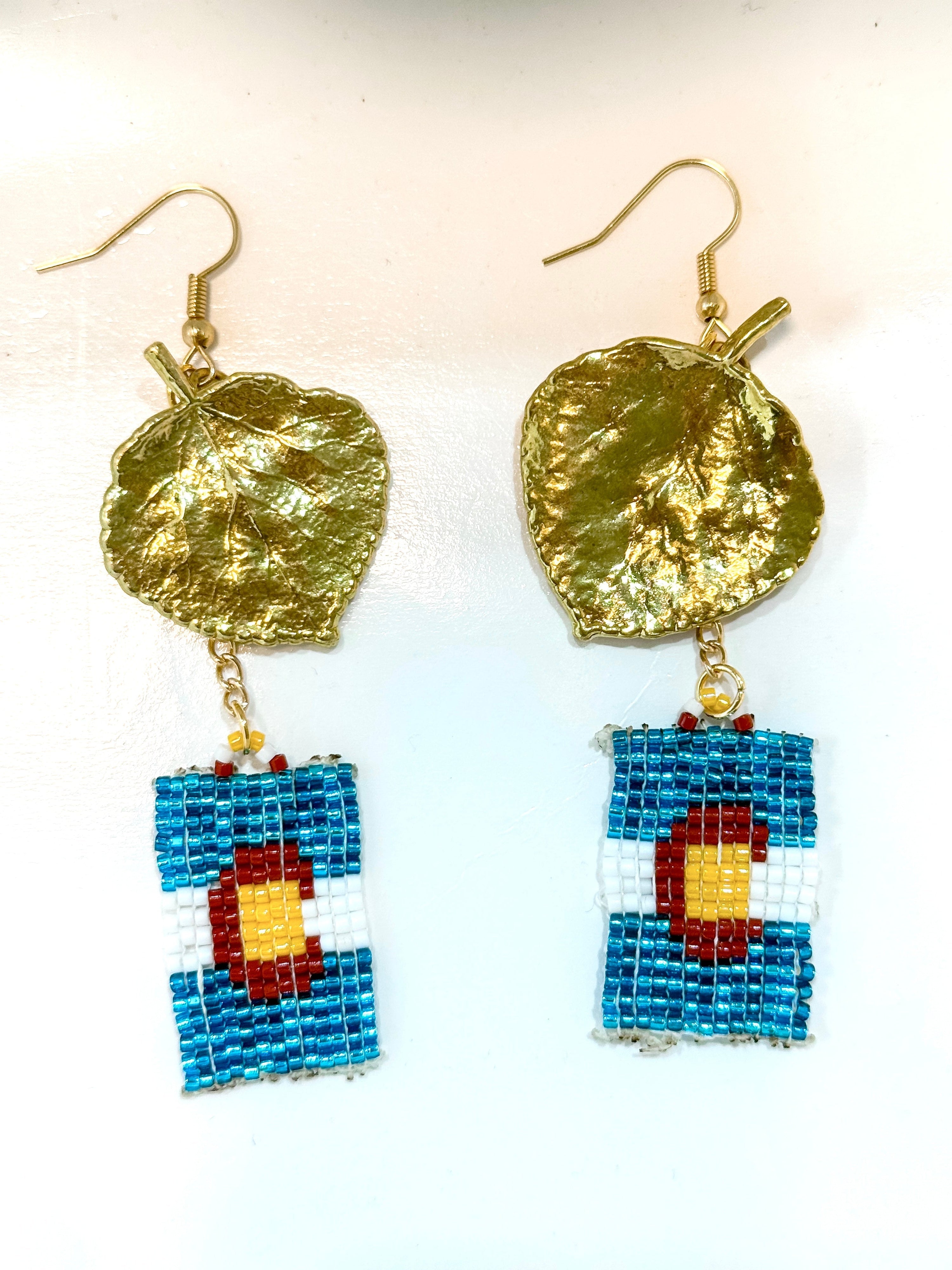 Vertical Colorado flag with 10kt gold plated Aspen leaves