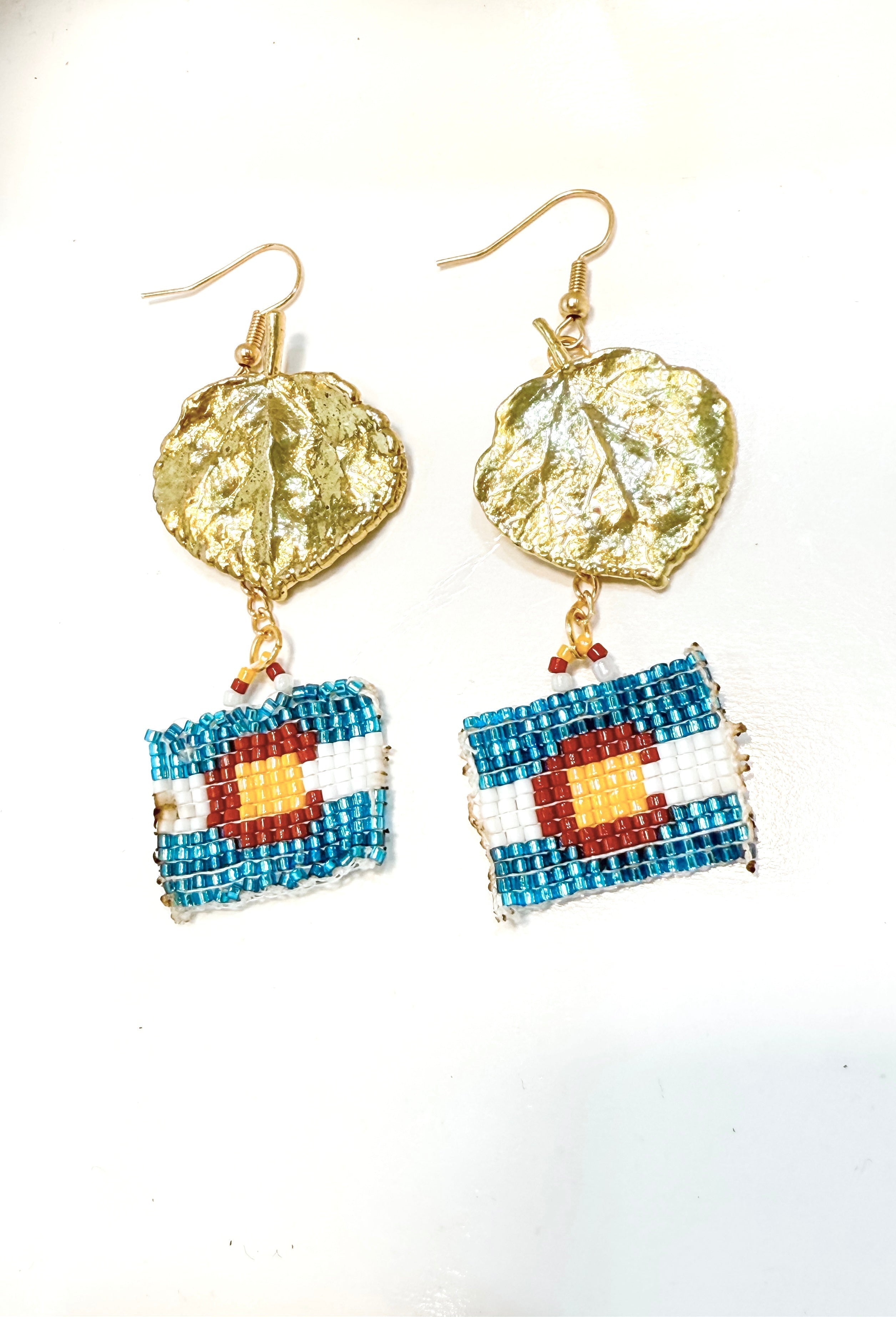Horizontal Colorado flag with 10kt gold plated Aspen leaves