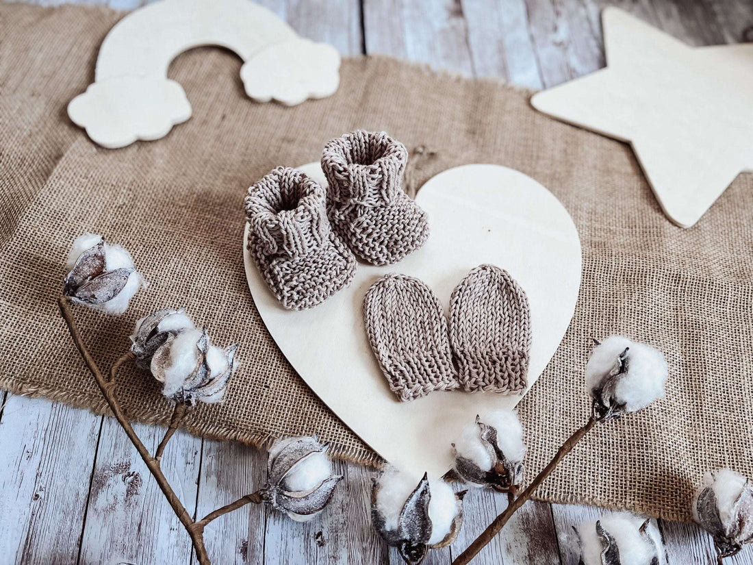 Organic cotton newborn booties/mittens set