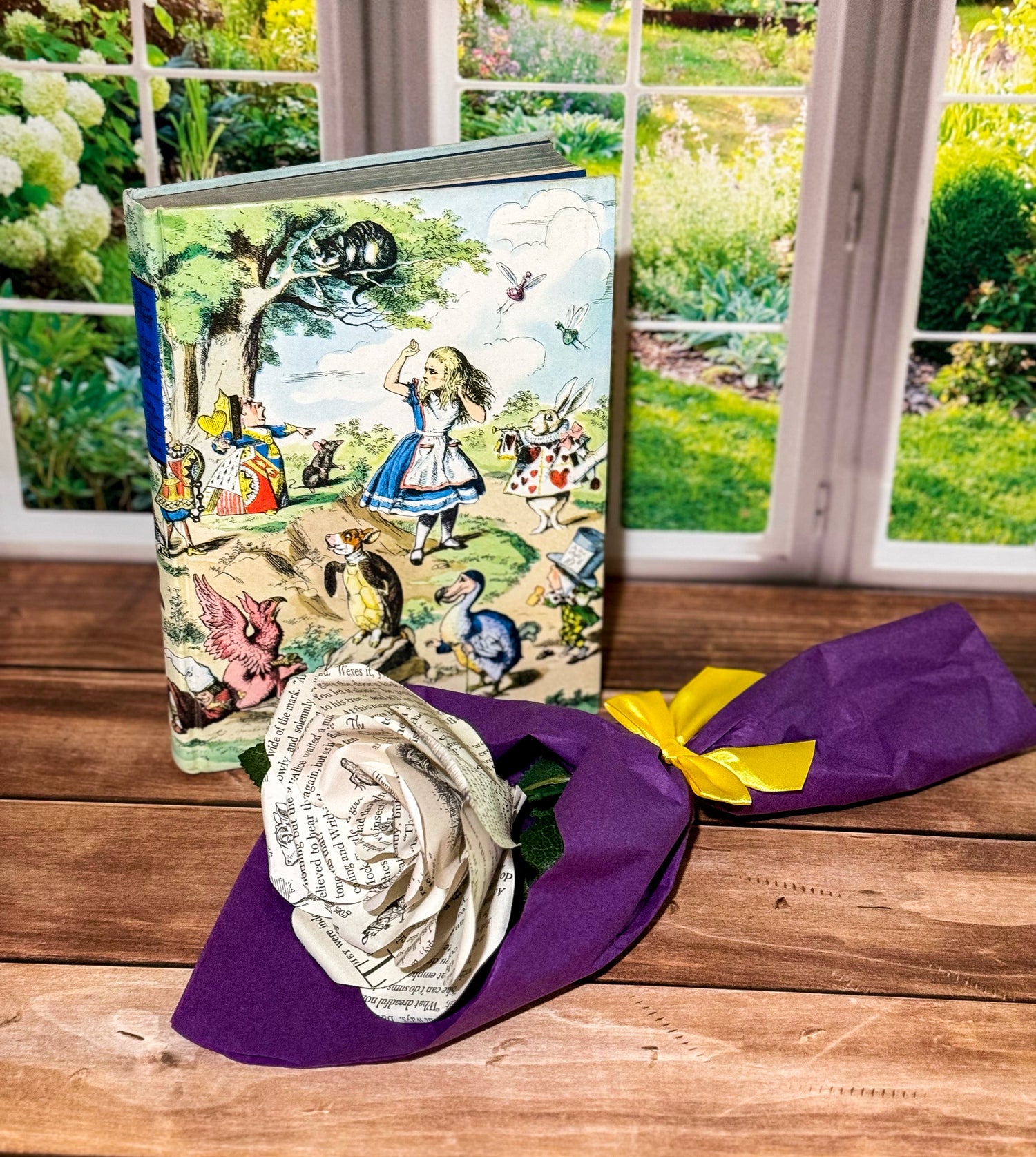 Alice in Wonderland Single Rose — Medium