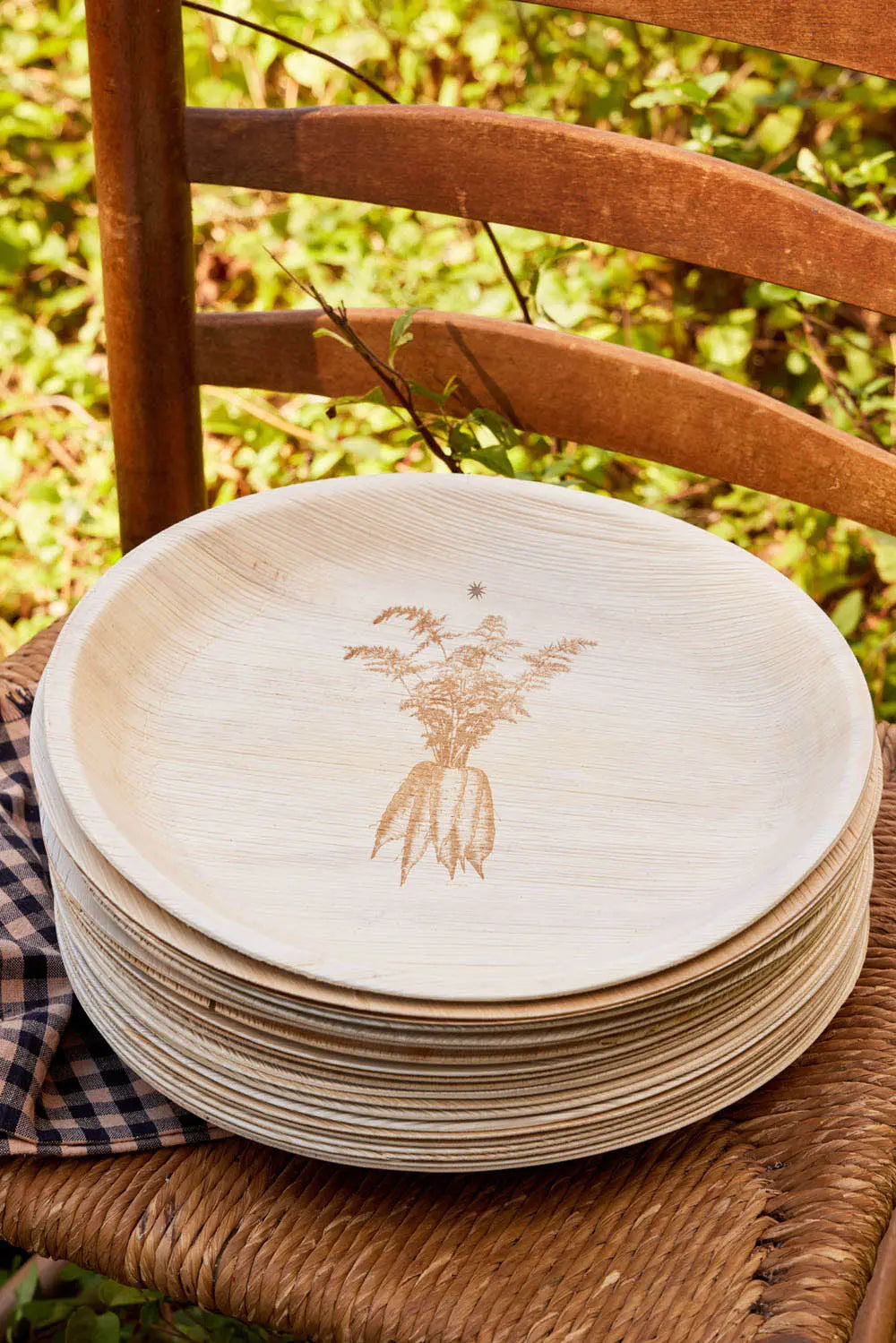 maaterra compostable palm leaf plate with farm carrots design.