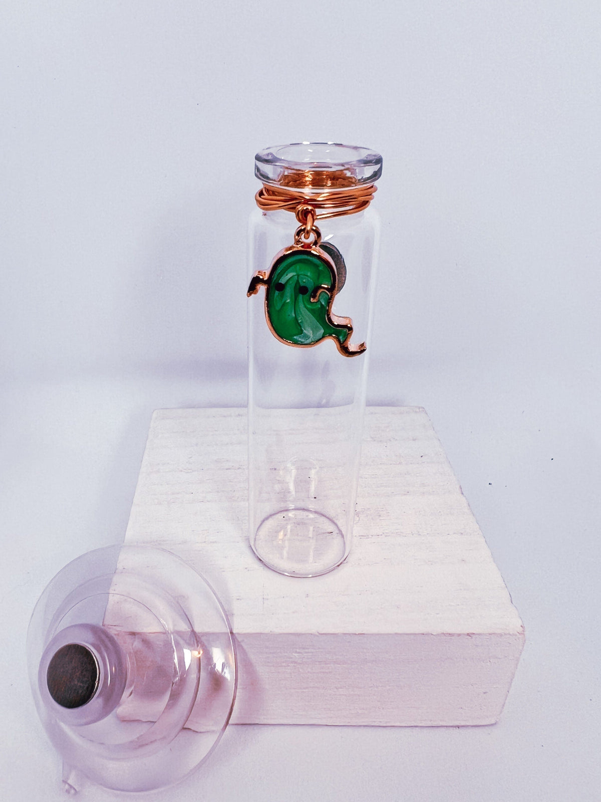 Magnetic Prop Station - Shimmery Ghosts