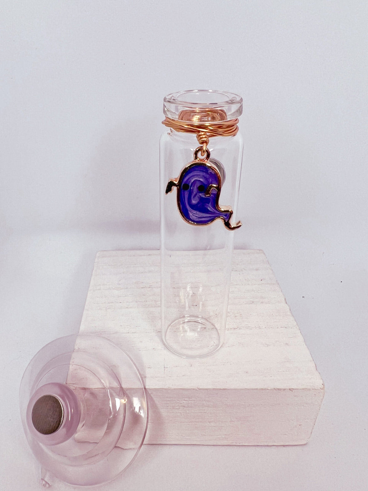 Magnetic Prop Station - Shimmery Ghosts