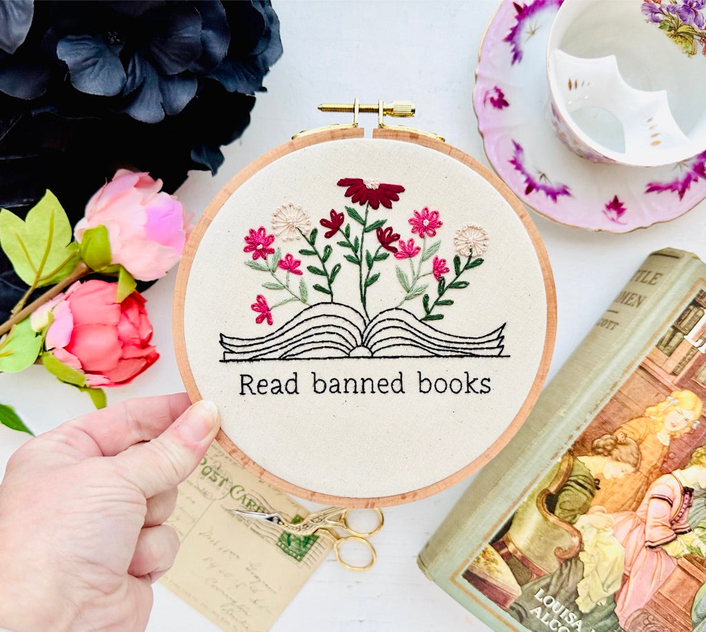 Read banned books / 6" Hand Embroidery Kit