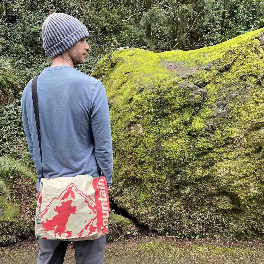 messenger bag that is good for the environment - mountain design