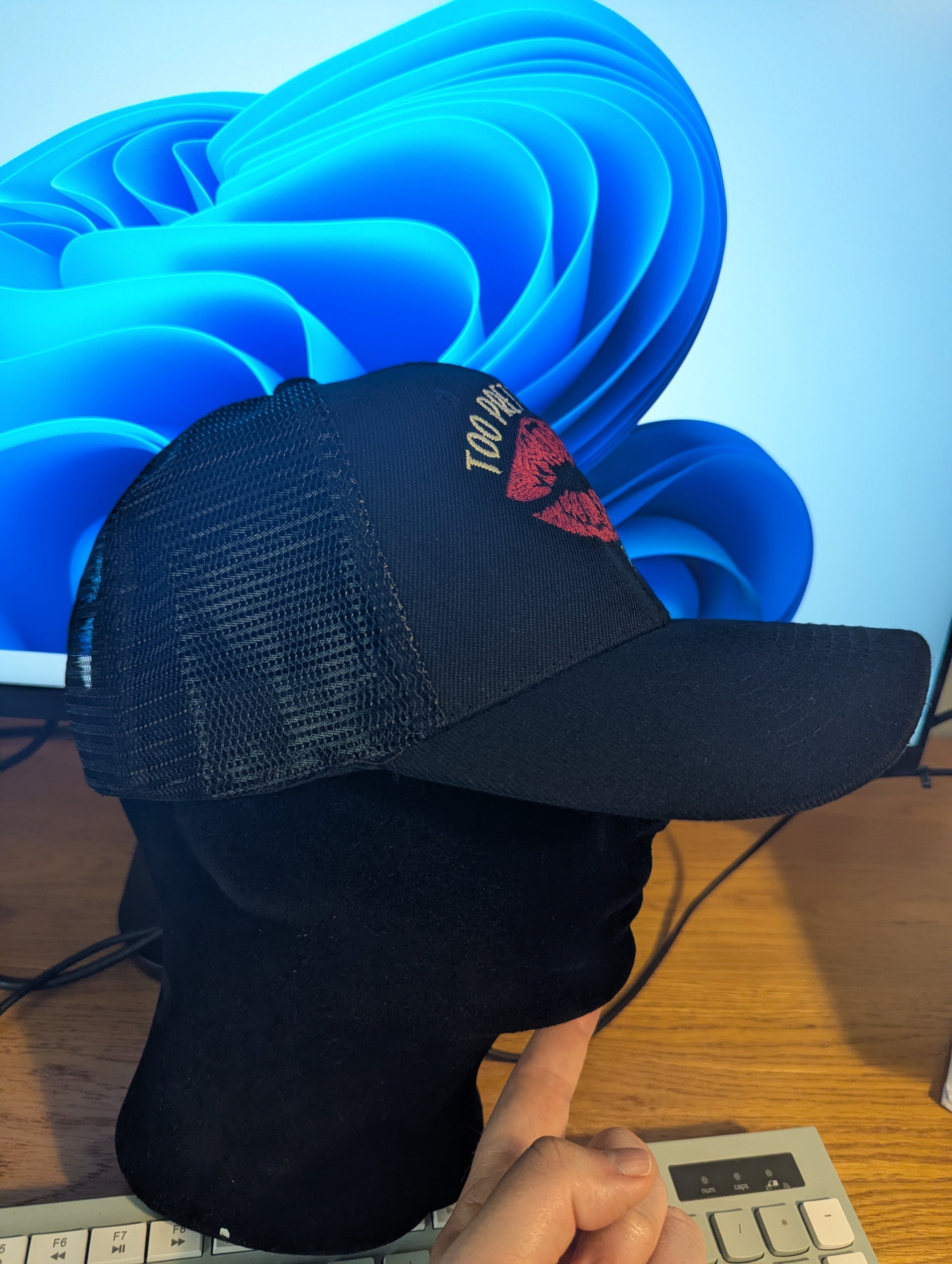 Too Pretty To Work hat