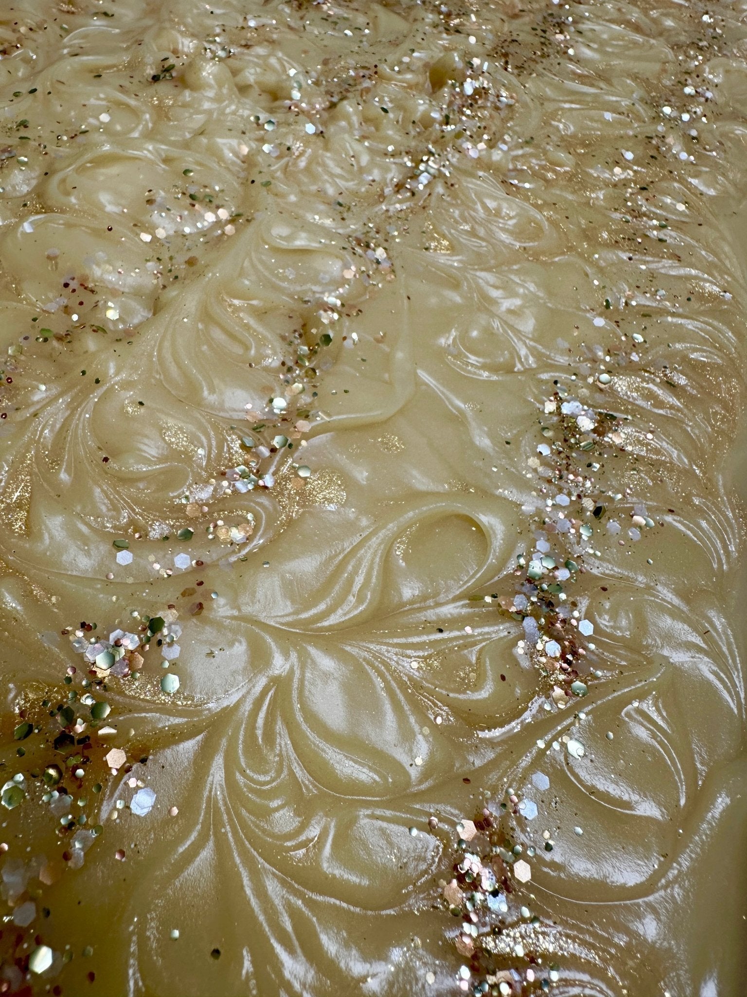 Vanilla Clove Flower and Gold Detail Designer Soap - The Beekeeper&