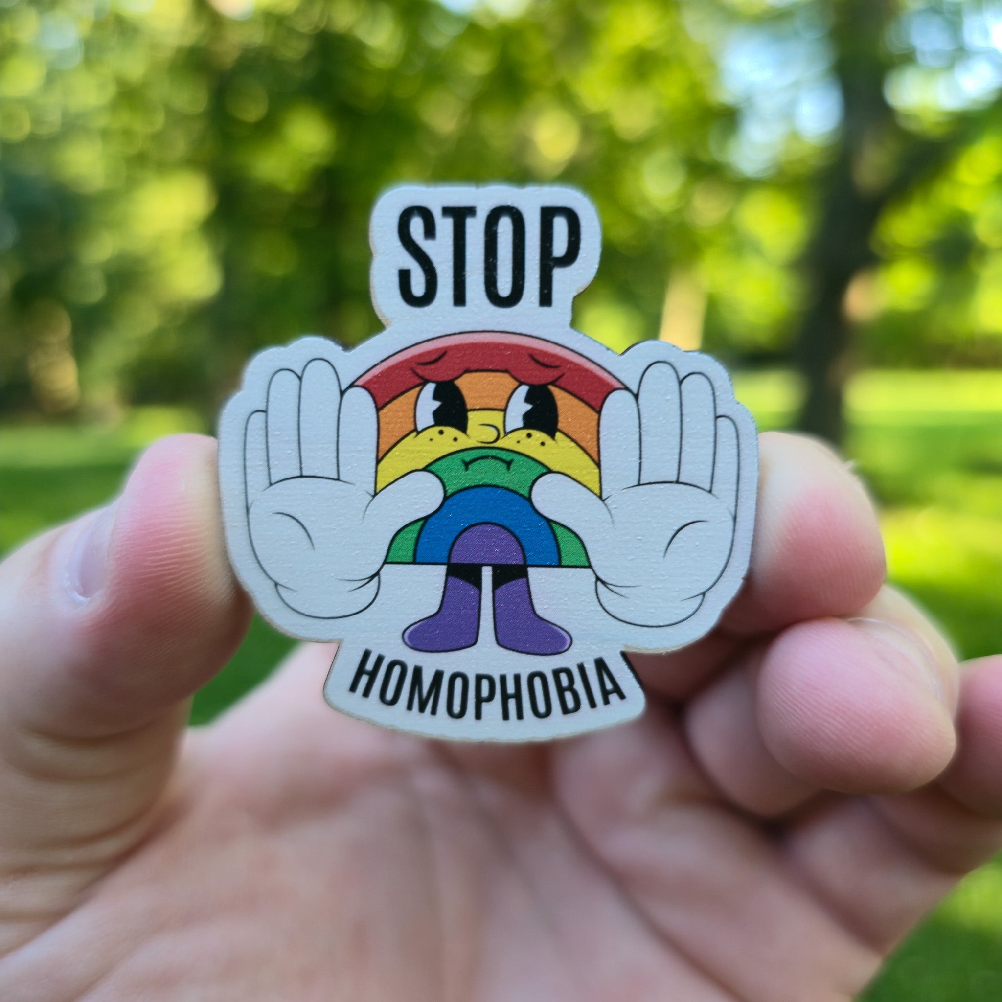Magnet with rainbow character and &