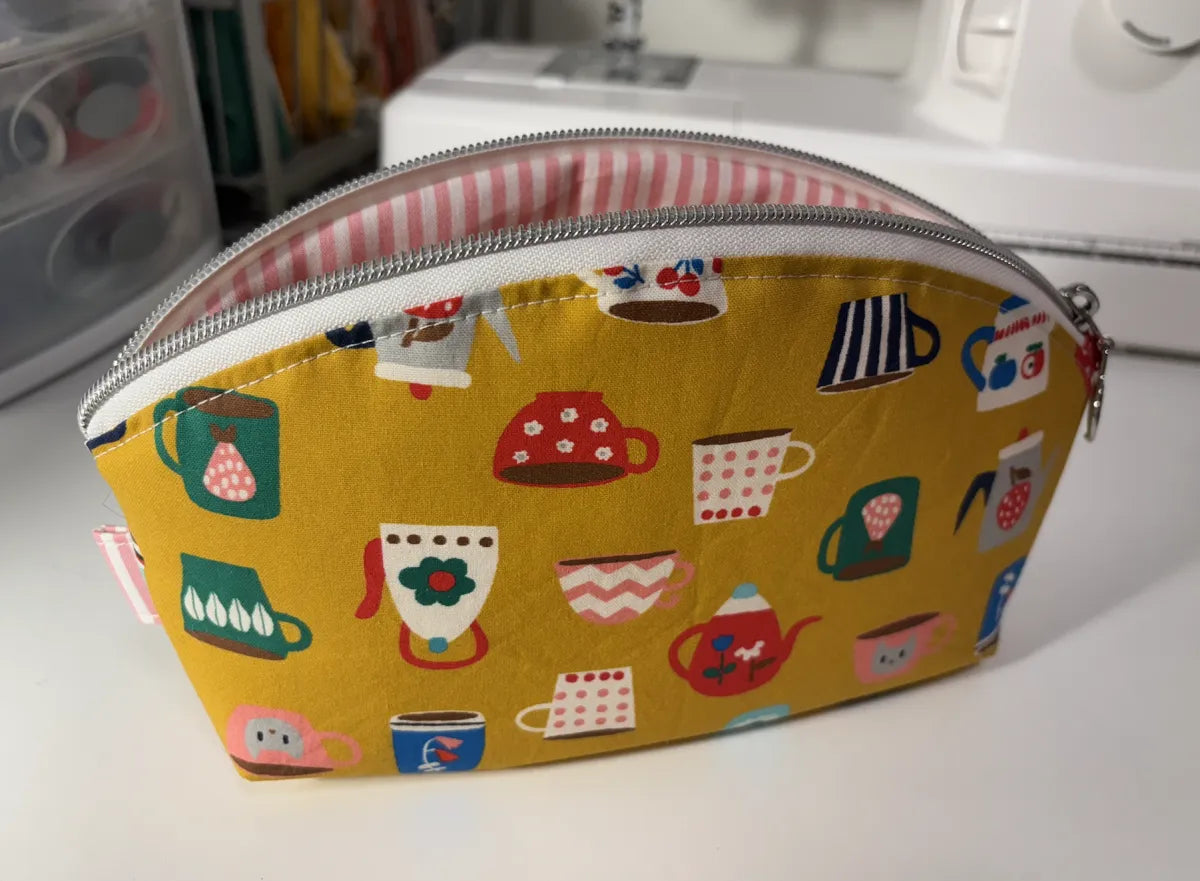 Medium Curved Top Zipper Pouch | Makeup or Travel Pouch