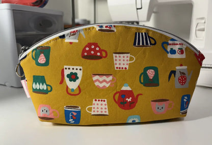 Medium Curved Top Zipper Pouch | Makeup or Travel Pouch