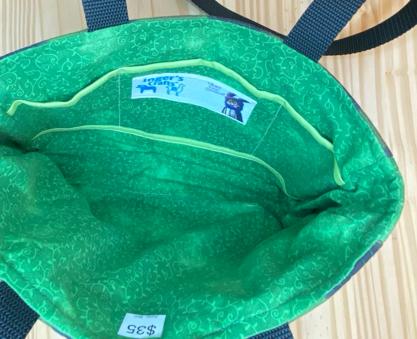 Walking Along shoulder bag - green