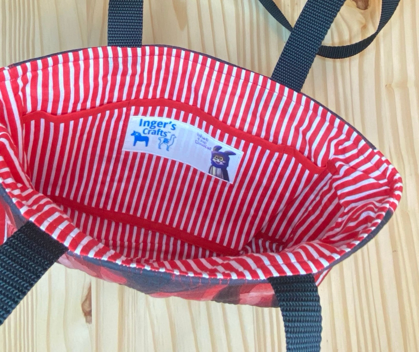 Walking Along shoulder bag - red