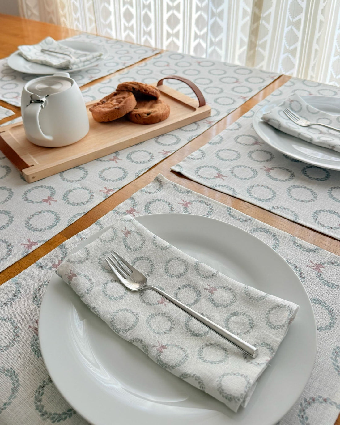 holiday wreath linen dinner napkins