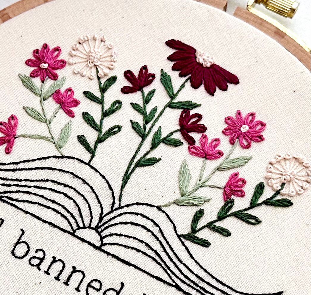 Read banned books / 6" Hand Embroidery Kit