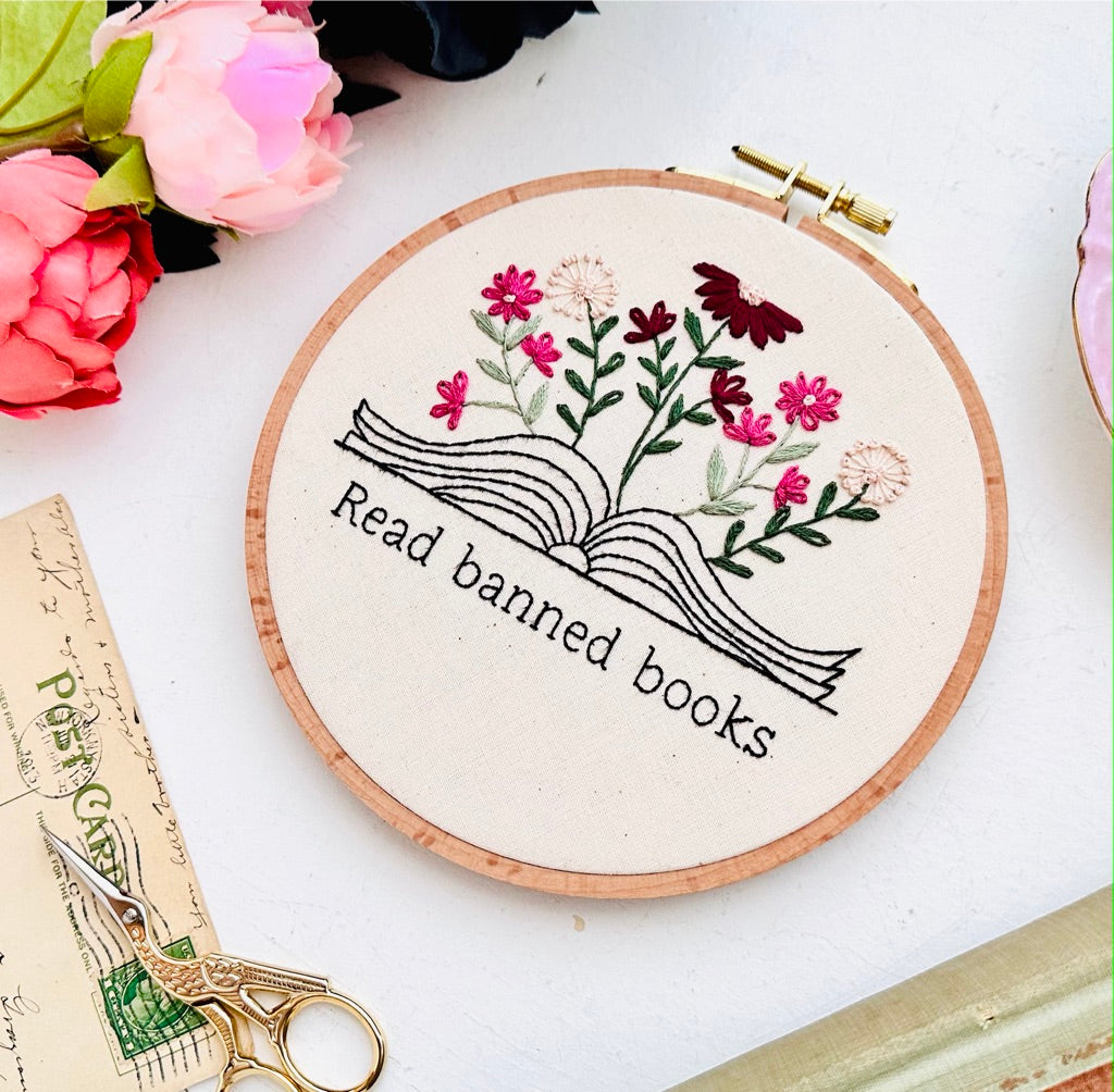 Read banned books / 6" Hand Embroidery Kit